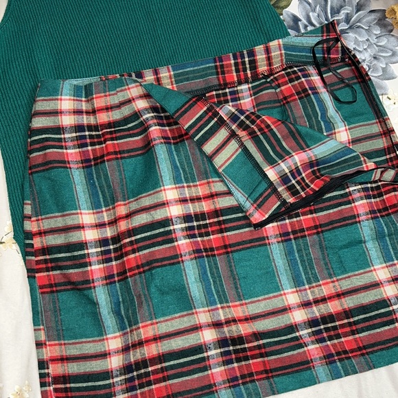 Green, red and beige plaid, high waisted, mini skirt - Picture 3 of 4